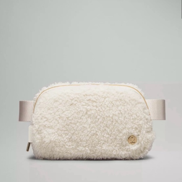 lululemon athletica Handbags - Lululemon Everywhere Belt Bag 1L Fleece